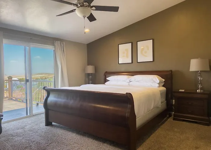 The Hideaway - 50 Mile Views Sleeps 8 Big Garage Holiday home Page