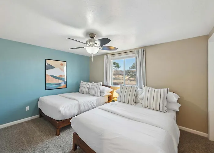 The Hideaway - 50 Mile Views Sleeps 8 Big Garage Holiday home Page