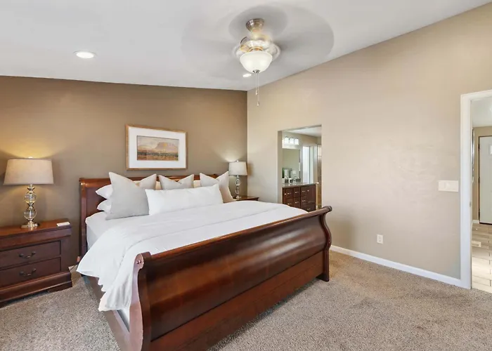 The Hideaway - 50 Mile Views Sleeps 8 Big Garage Page